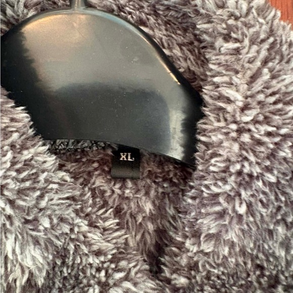 Women's Gray Sherpa Vest - Picture 4 of 5